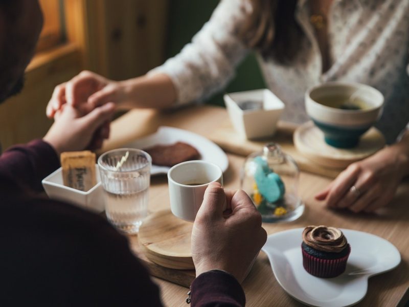 Cuatro oraciones para bendecir los alimentos