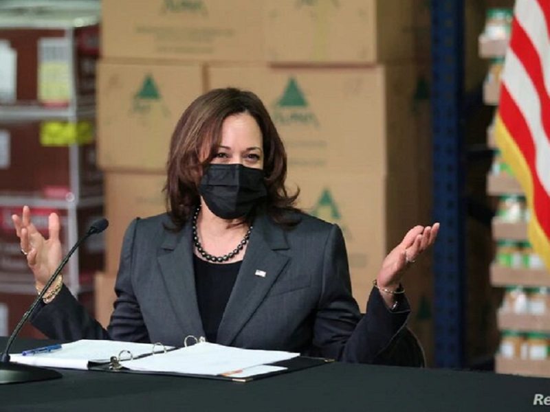 La vicepresidenta Kamala Harris hablando en Jacksonville, Florida, el 22 de marzo de 2021.