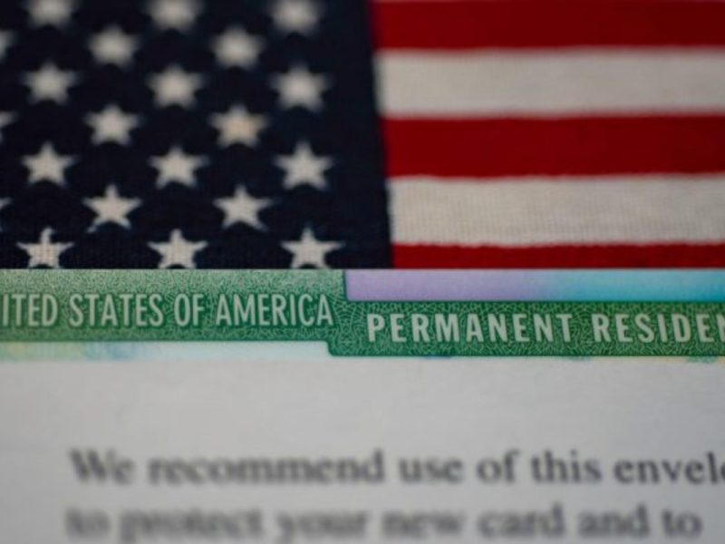 La regla de carga pública de Trump no sólo afectaba a las personas que querían una green card, también perjudicaba a quienes buscaban una visa