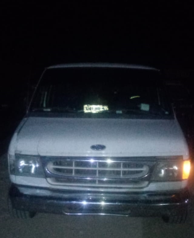 Uno de los vehículos donde se trasladaban los migrantes hallados en Zacatecas. | Foto: Cortesía.