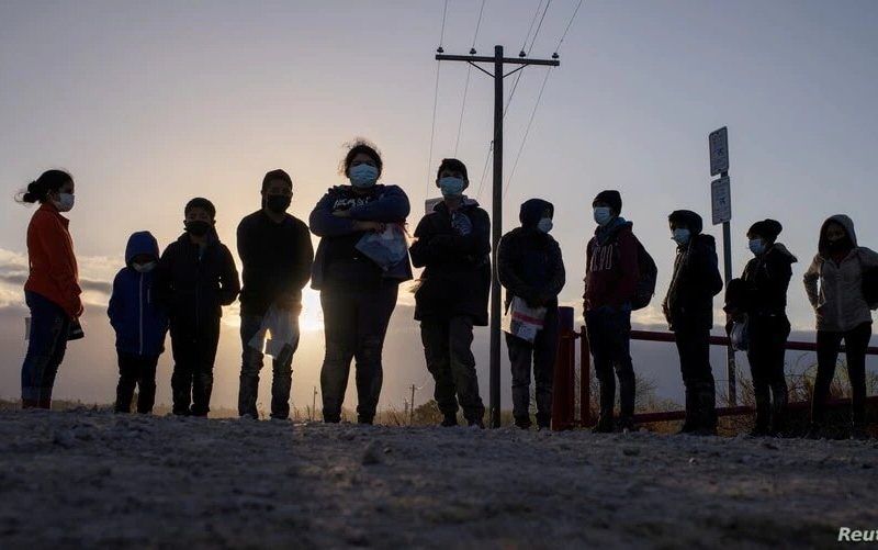 De acuerdo con diarios locales de California, muchas de las personas deportadas en estas semanas son familias migrantes enteras.