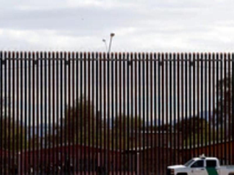 Arizona demanda al gobierno de Joe Biden por frenar construcción del muro fronterizo con México