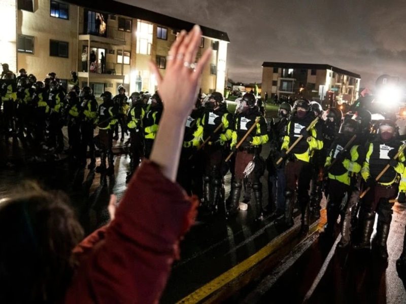 Minnesota. Renuncia policía que disparó al afroestadounidense Daunte Wright