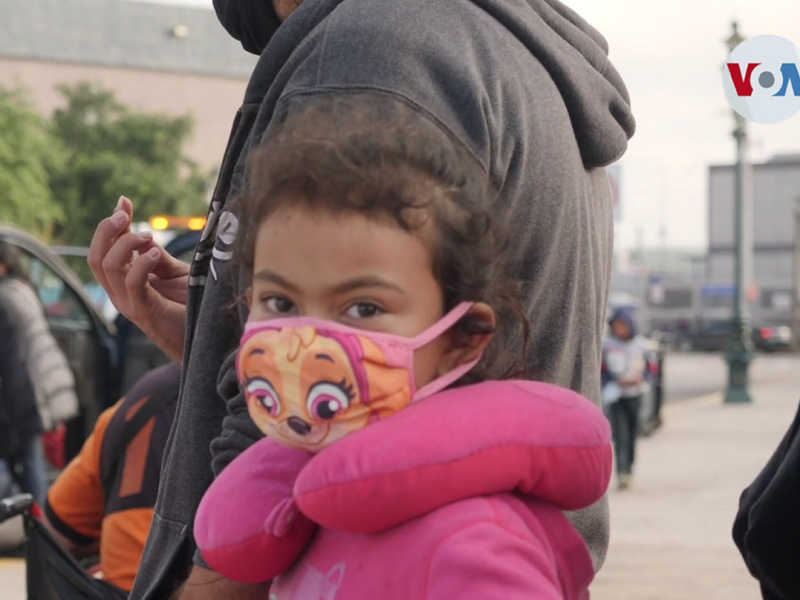 Familias enteras que intentan pedir asilo en Estados Unidos están siendo deportadas a México en menos de 24 horas.