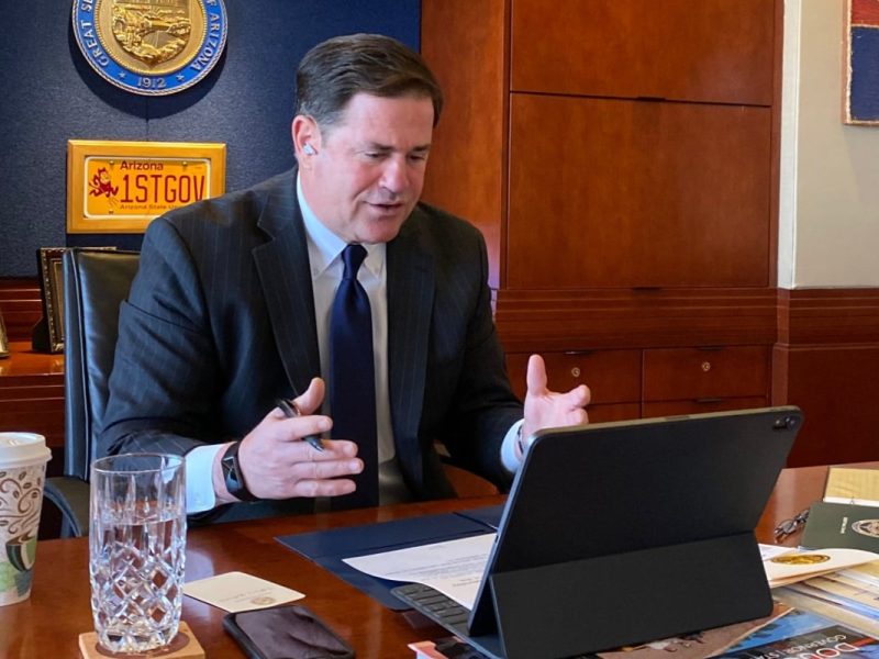 Gobernador de Arizona declara emergencia; envía Guardia Nacional a frontera