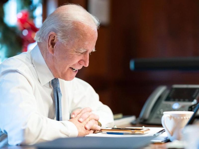 Texas demanda a Joe Biden por dejar entrar a migrantes que puedan tener Covid-19