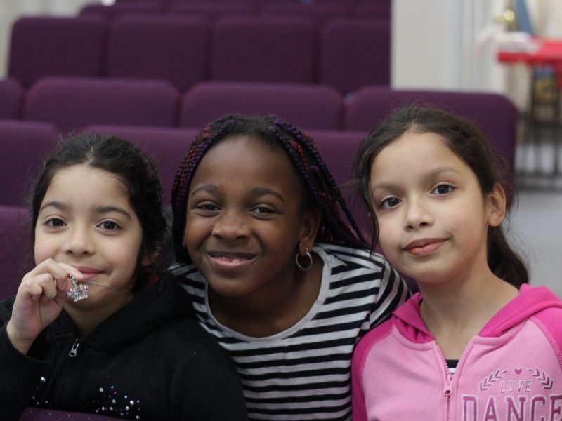 El "Plan para las familias estadounidenses" de Joe Biden se centra principalmente en ayudar a las familias con niños y a los jóvenes para que continúen su educación.