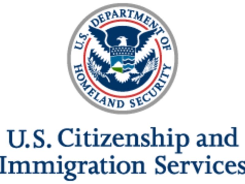 Latino muere en un tiroteo frente a oficina de USCIS en Orlando