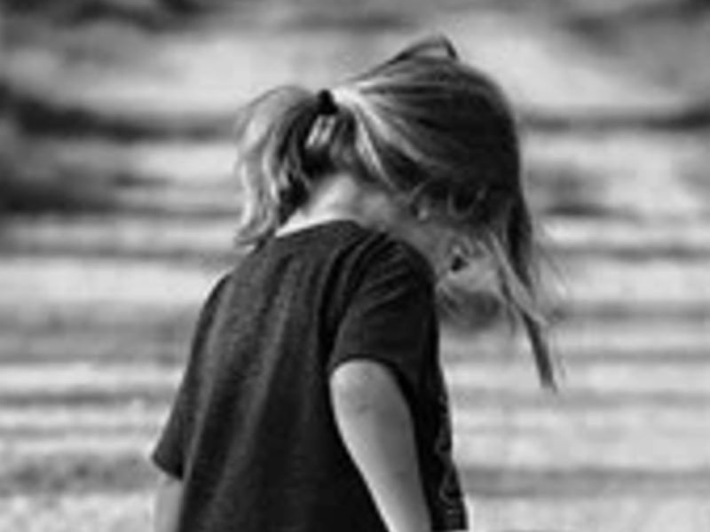 Niña migrante de 8 años cruza solita la frontera y se entrega a la migra