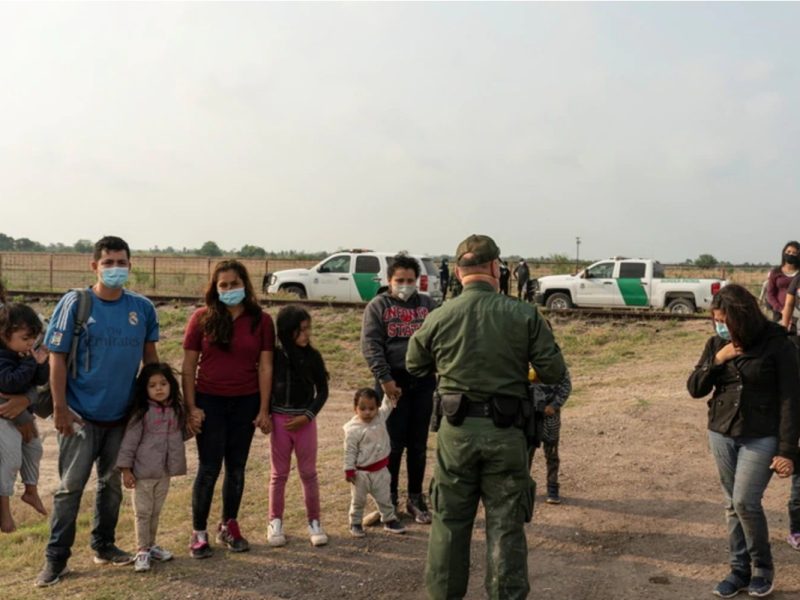 Cientos de familias migrantes fueron separadas durante la administración de Donald Trump. Ahora, el gobierno de Biden se niega a indemnizarlas.