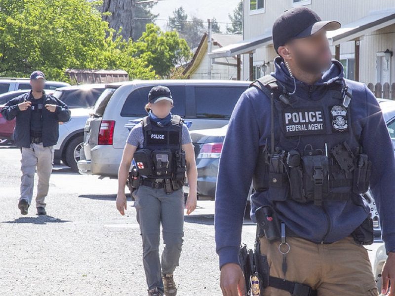 Hay algunos lugares donde es más probable que los agentes de ICE te detengan.