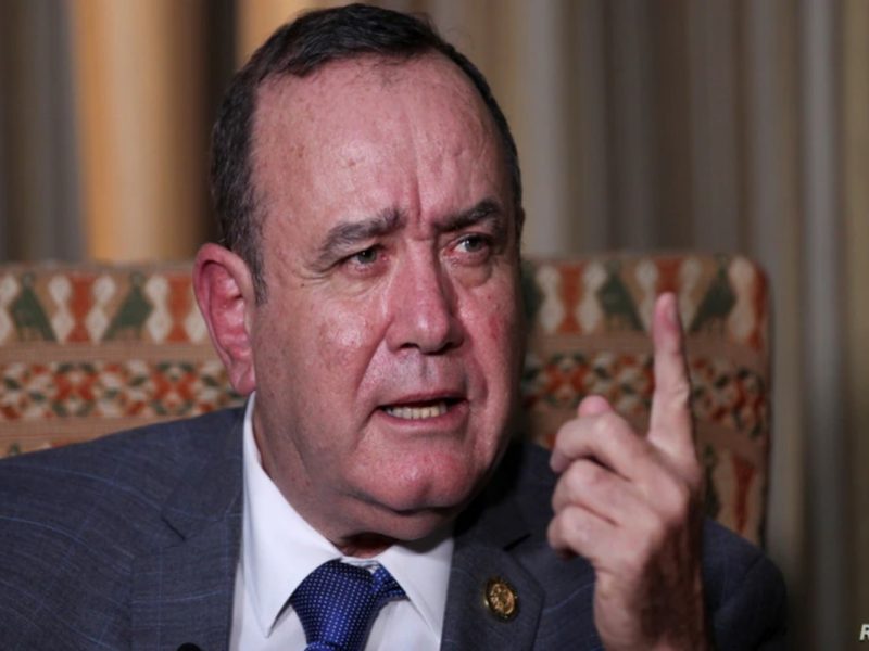 Mensajes de Joe Biden provocan la migración: presidente de Guatemala