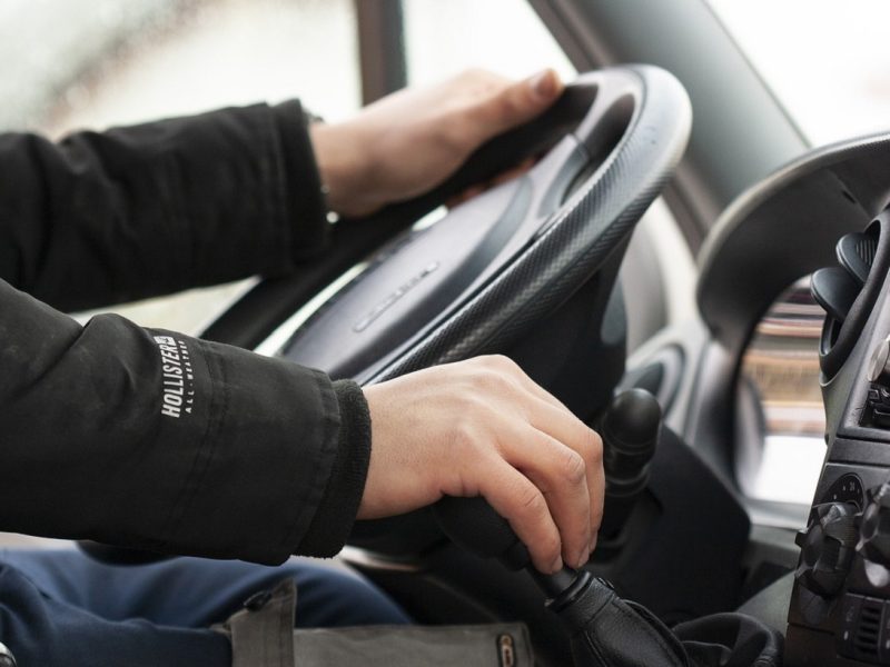 En 15 estados de los Estados Unidos (EE. UU.) es posible obtener una licencia de conducir aun si el solicitante es migrante irregular.