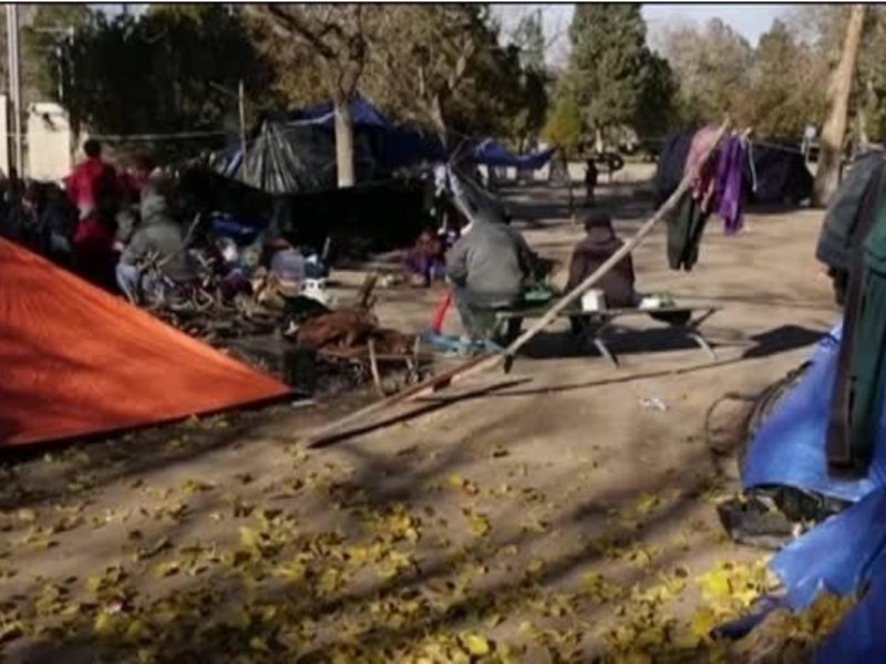 Muchos de los migrantes en México esperan recibir asilo en Estados Unidos en campamentos improvisados