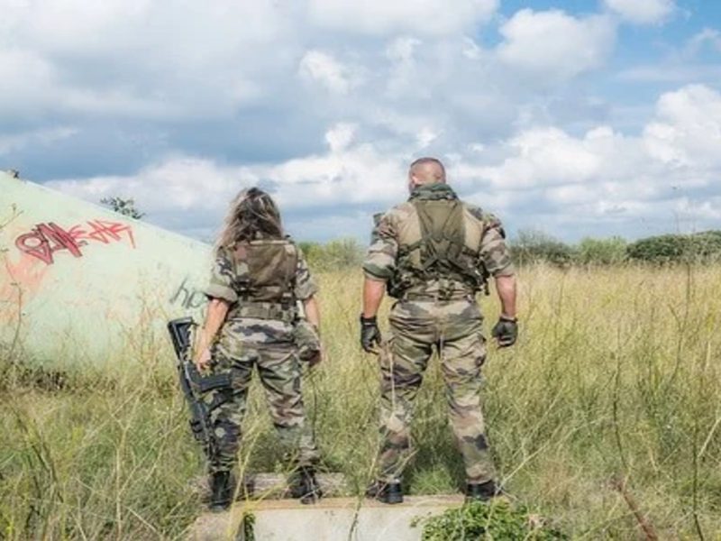 Texas logra ayuda militar de 5 estados para plan contra migrantes.