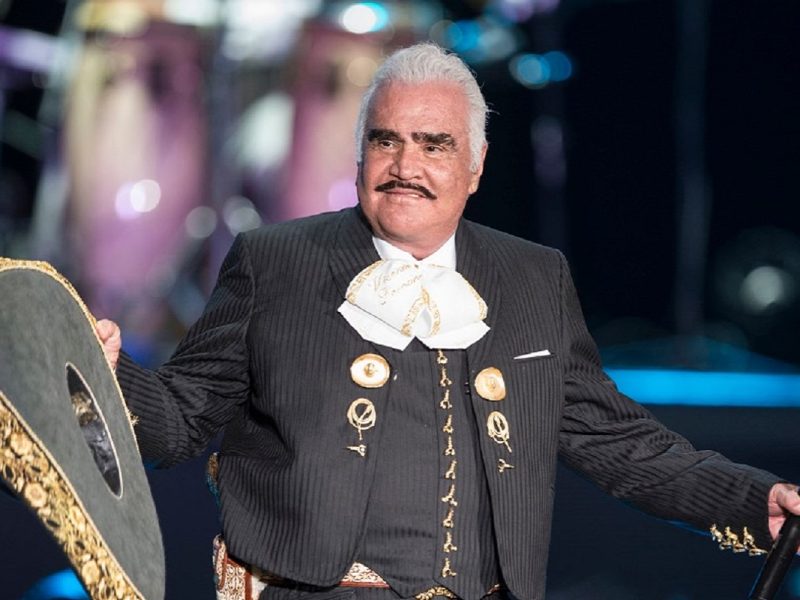 Vicente Fernández durante una presentación antes de retirarse de los escenarios.