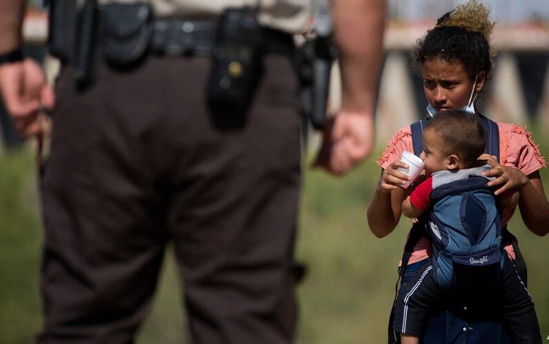 Texas y otros cinco estados pretenden reforzar la frontera y tomar medidas más duras contra la inmigración.