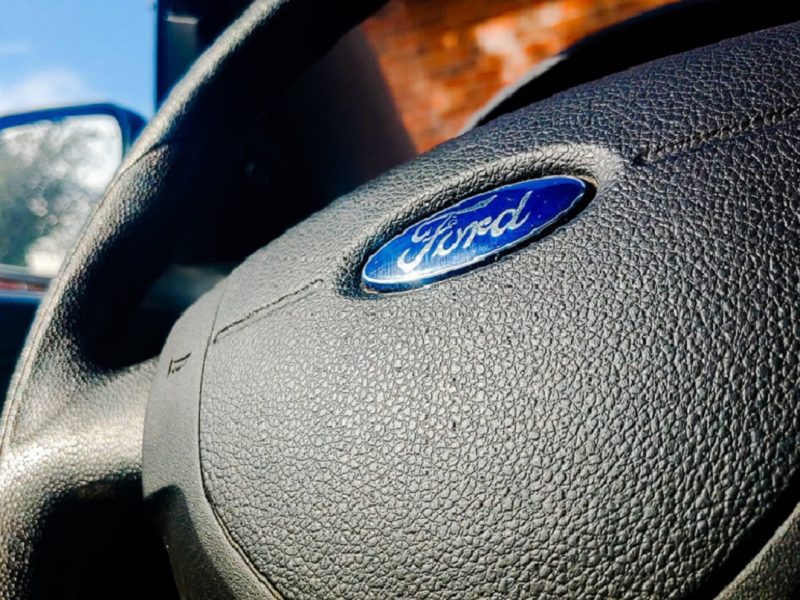 Los migrantes indocumentados en Virginia pueden usar una tarjeta especial como permiso de manejo.