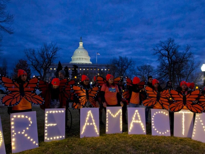 Dreamers, tepesianos y trabajadores agrícolas podrían alcanzar la ciudadanía si este proyecto llega a buen final.