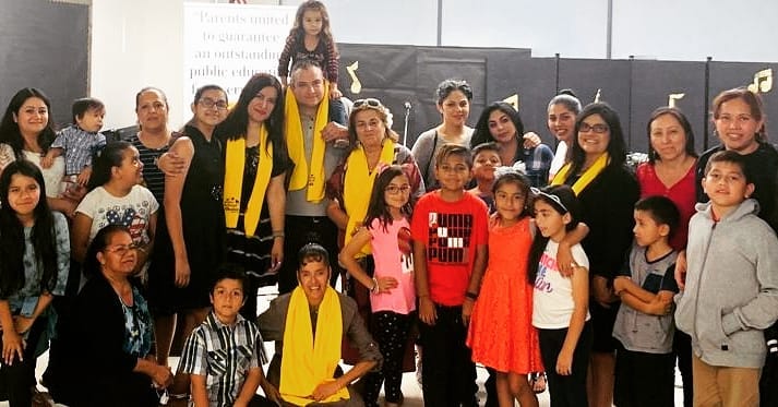 José Riaza con migrantes y niños latinos en Estados Unidos. | Foto: Cortesía de José Riaza.