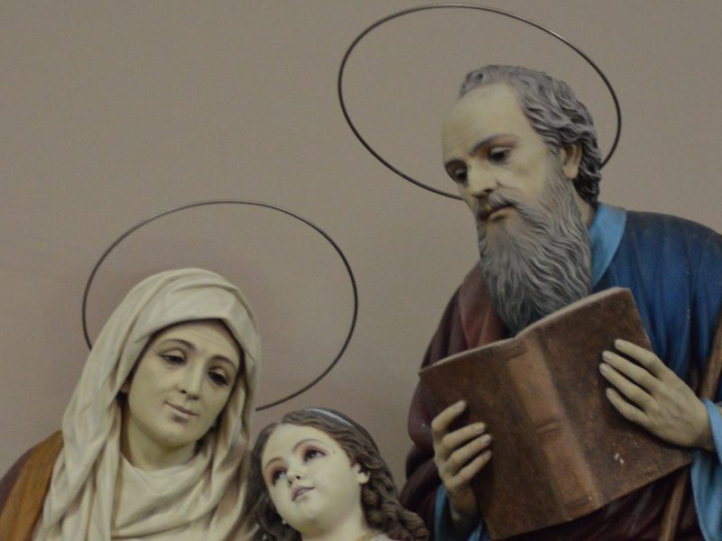 Santa Ana, San Joaquín y la Virgen María.