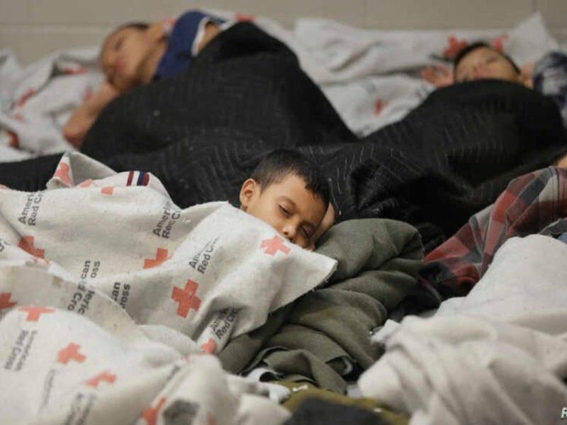 UNICEF apoya a niños migrantes en tránsito hacia USA.