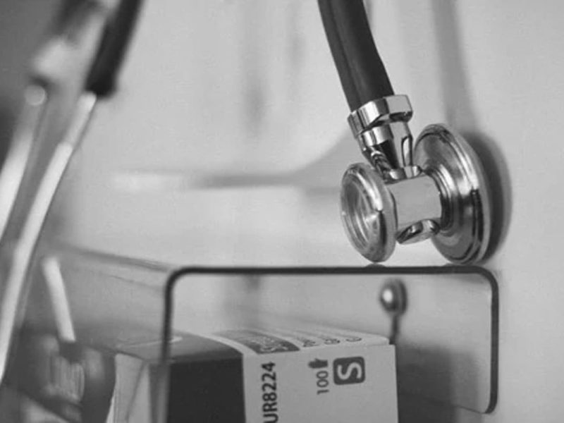 Aprueba California cobertura médica a migrantes de 50 años o más.