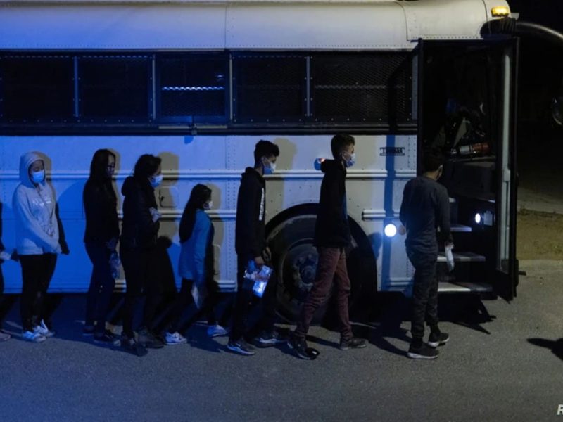 Gobierno de Joe Biden revisará albergue para niños migrantes en Texas.