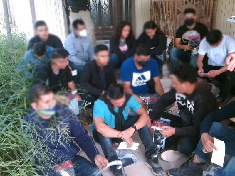 El gobierno de USA sigue poniendo restricciones en la frontera; aun así, miles de familias y migrantes solos continúan llegando.