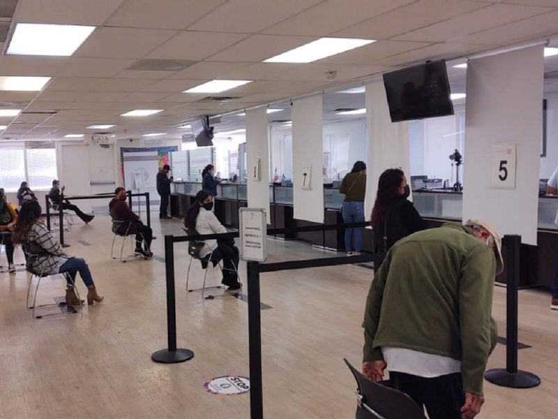 Ventanillas de atención del consulado mexicano en Santa Ana.