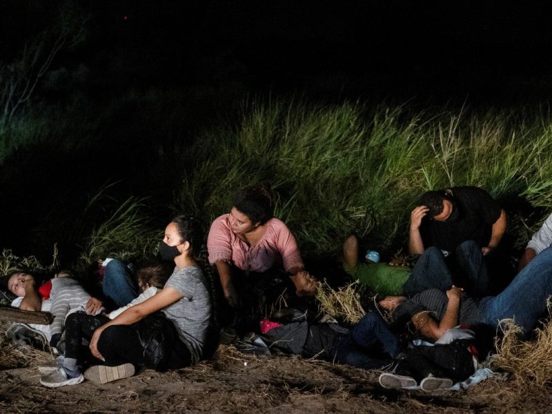 Migrantes en busca de asilo en el Río Grande, Texas