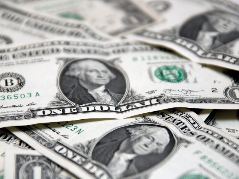 Estos cheques de estímulo no dependen del gobierno federal: los estados están decidiendo cómo aplicar sus fondos.