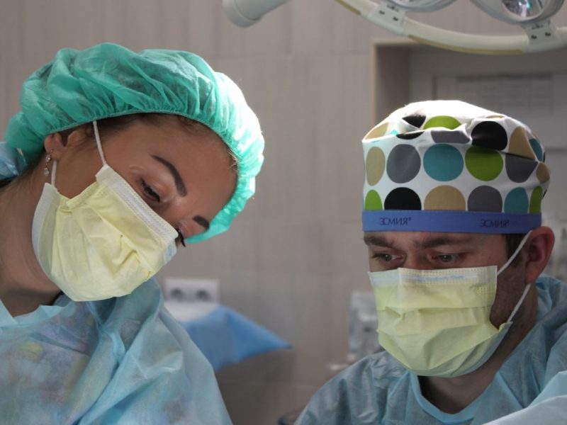 Muchos trabajadores en áreas médicas necesitan permiso DACA para continuar con su labor