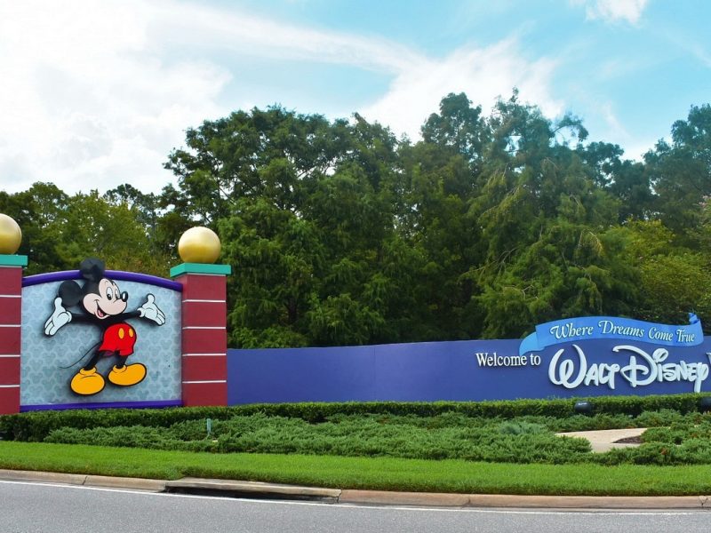 Disney World ofrece trabajo a personas en Florida que ya tengan experiencia como choferes de autobús.