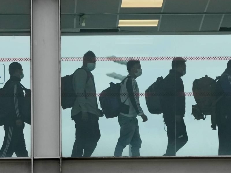 Desafortunadamente, no se puede solicitar el estatus de asilo derivativo para familiares como padres o hermanos