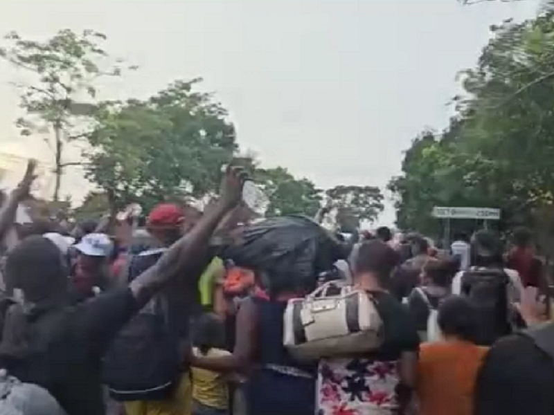 Caravana migrante durante su avance por Chiapas.