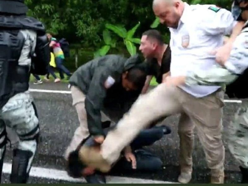 Caravana migrante: Suspenden a dos agentes federales tras agresiones en Chiapas.