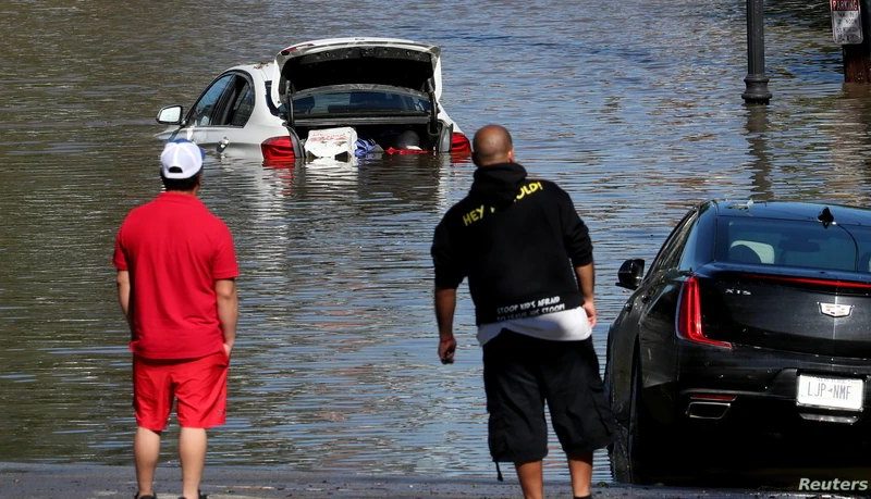 Las intensas lluvias provocadas por Ida dejaron inundaciones que dejaron atrapados a los residentes.