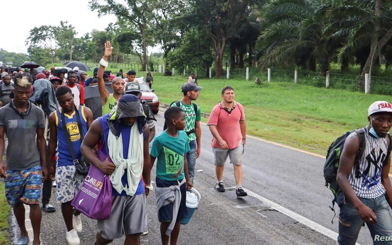 Imágenes de la primera caravana migrante que salió de Tapachula este sábado 28 de agosto. Otros dos grupos más intentaron cruzar el estado pero las autoridades mexicanas los han reprimido.