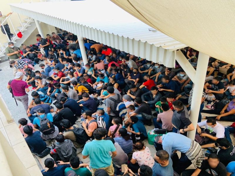 INM triplicó en 2021 las detenciones de migrantes indocumentados.