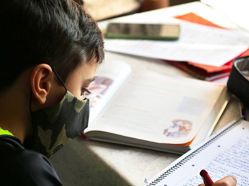 Las escuelas en Florida se enfrentan a una crisis por el aumento de contagios de Covid-19 entre alumnos y personal docente.