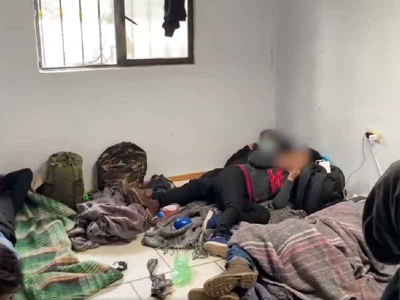 Imágenes de los migrantes detenidos en una casa de seguridad de Aguascalientes, en México.