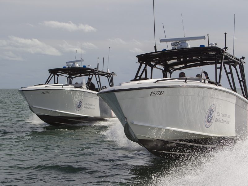 La Patrulla Fronteriza cuenta con equipos especiales para identificar y detener a inmigrantes que intentan llegar a USA por vía marítima.