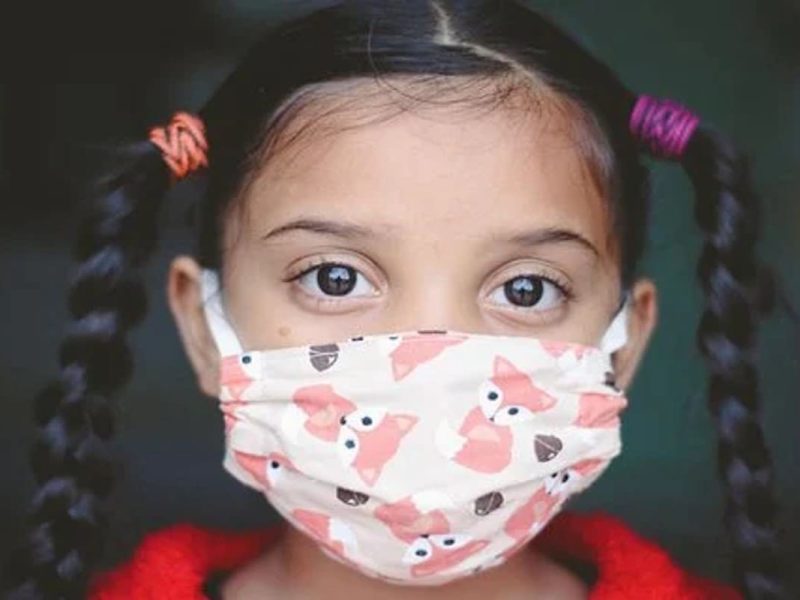 Autoriza juez de Florida los mandatos escolares de mascarillas; gobernador apela en contra.