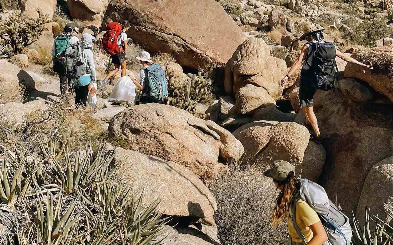 El grupo de Water Drop en el desierto | Foto: Border Angels