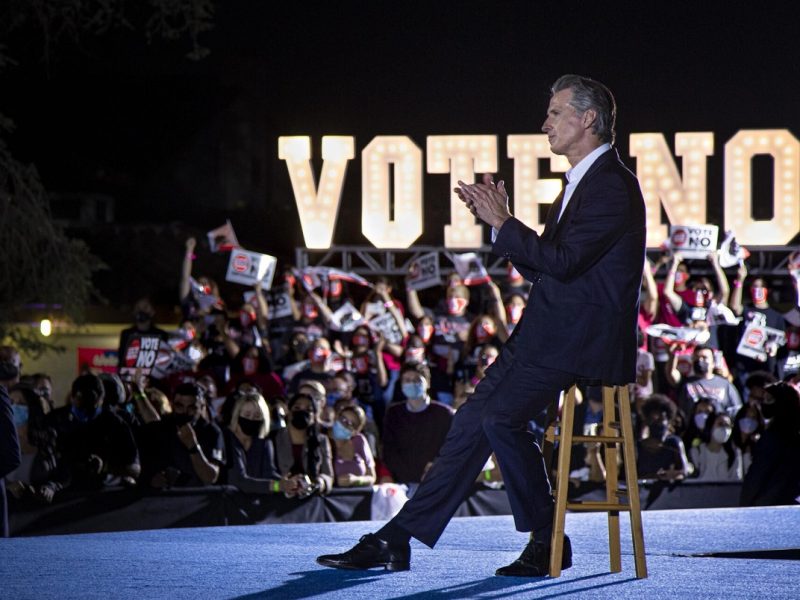 Gavin Newsom lleva más del 60% de los votos de ventaja en las elecciones revocatorias de California.