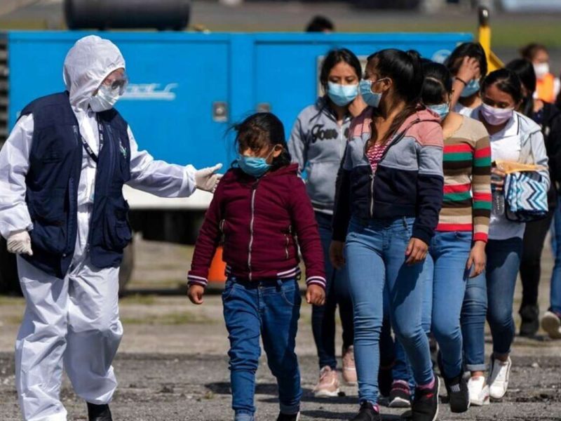 Menores migrantes son enviados a Guatemala