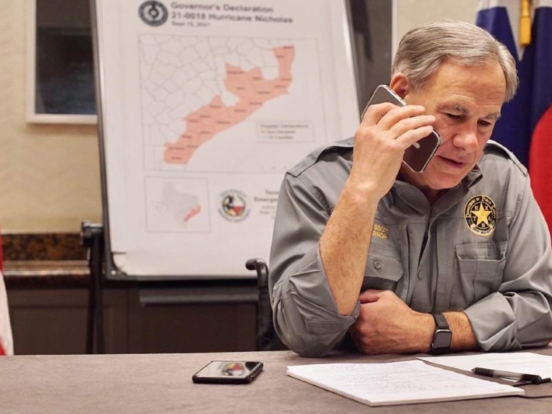 Greg Abbott cierra seis puntos fronterizos en Texas; Administración de Biden revoca la orden