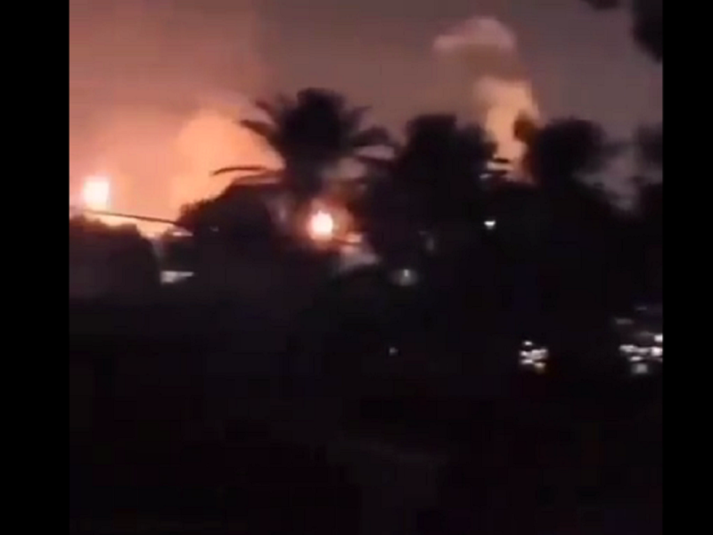 Imágenes de las luces que iluminaron el cielo en Carson, California, tras un temblor de magnitud 4.3.