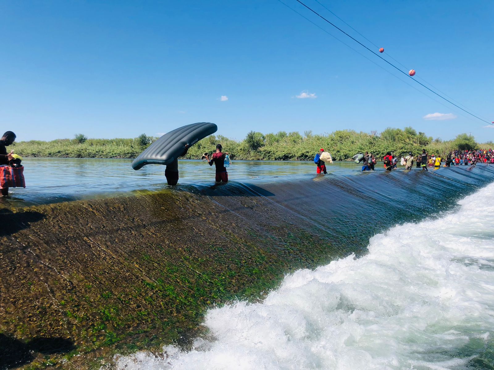 "La Cortina" no es la única vía usada por los migrantes para cruzar a Texas. Sin embargo, durante los últimos días, los cruces en esta parte de la frontera se han incrementado. | Foto: Cortesía de Guillermo Flores.